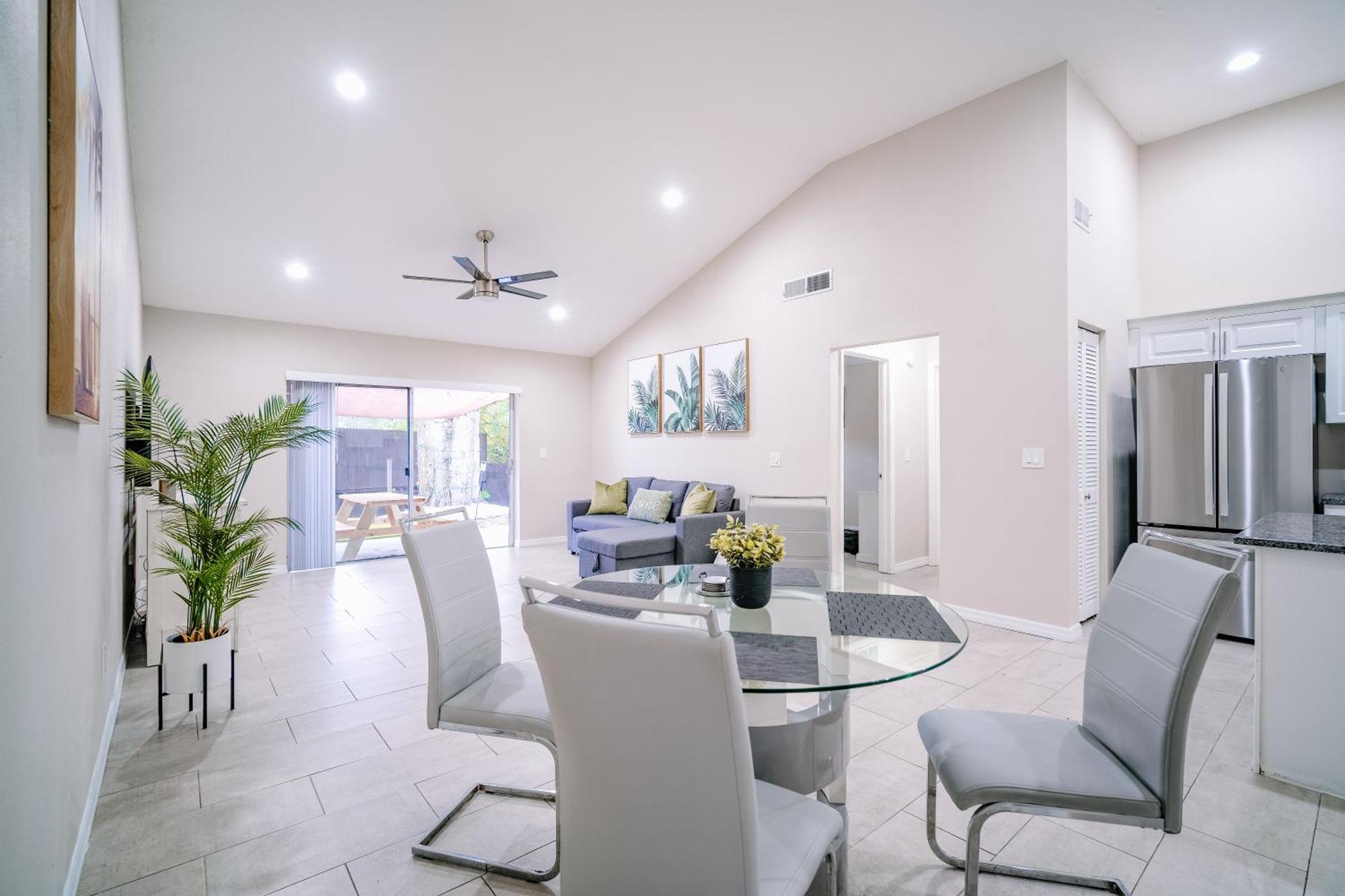 Charm Retreat Modern Haven In Great Location Βίλα Lutz Εξωτερικό φωτογραφία